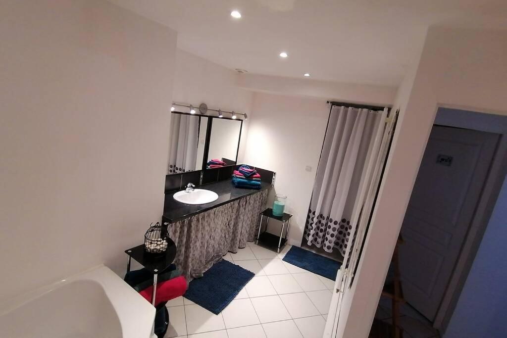 Maison chaleureuse et de détente avec piscine et spa Chassemy Extérieur photo