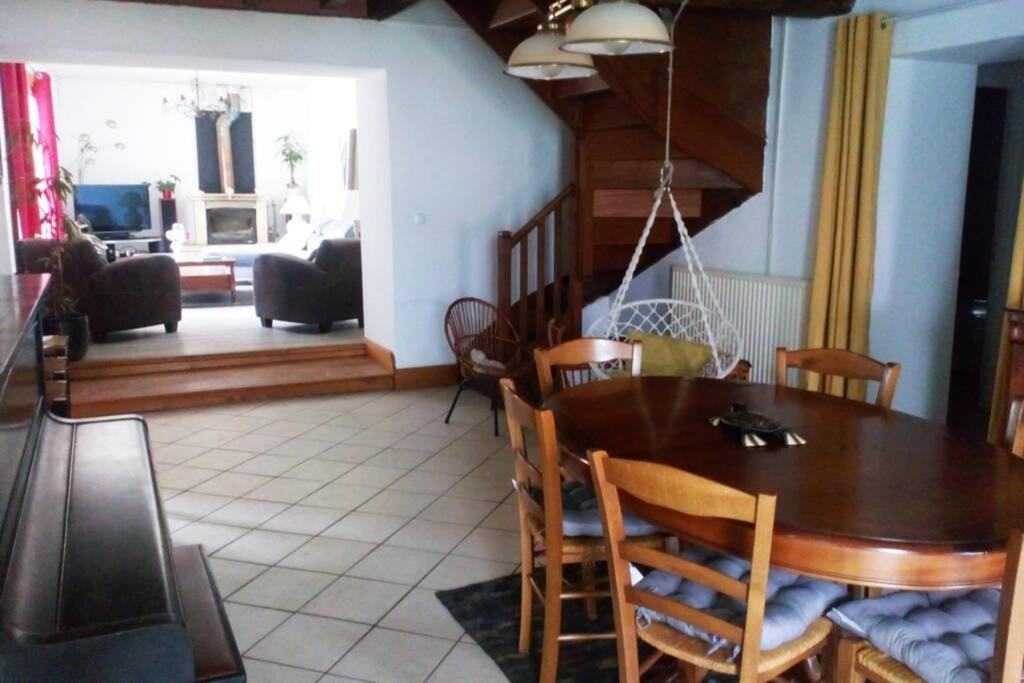 Maison chaleureuse et de détente avec piscine et spa Chassemy Extérieur photo