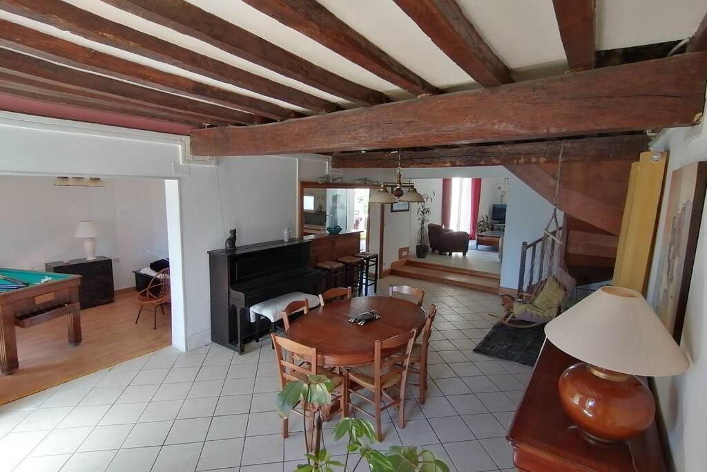 Maison chaleureuse et de détente avec piscine et spa Chassemy Extérieur photo